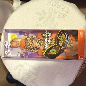 2002 Mattel MASKerade Party Barbie
